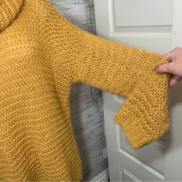 Made Italy Mustard Open Knit Sweater Mohair Blend Slouchy Turtle Neck Sz L/XL - Picture 4 of 10